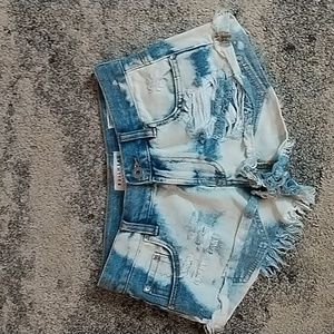 Bullhead Distressed Short Size 0